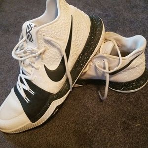 Mens basketball sneakers